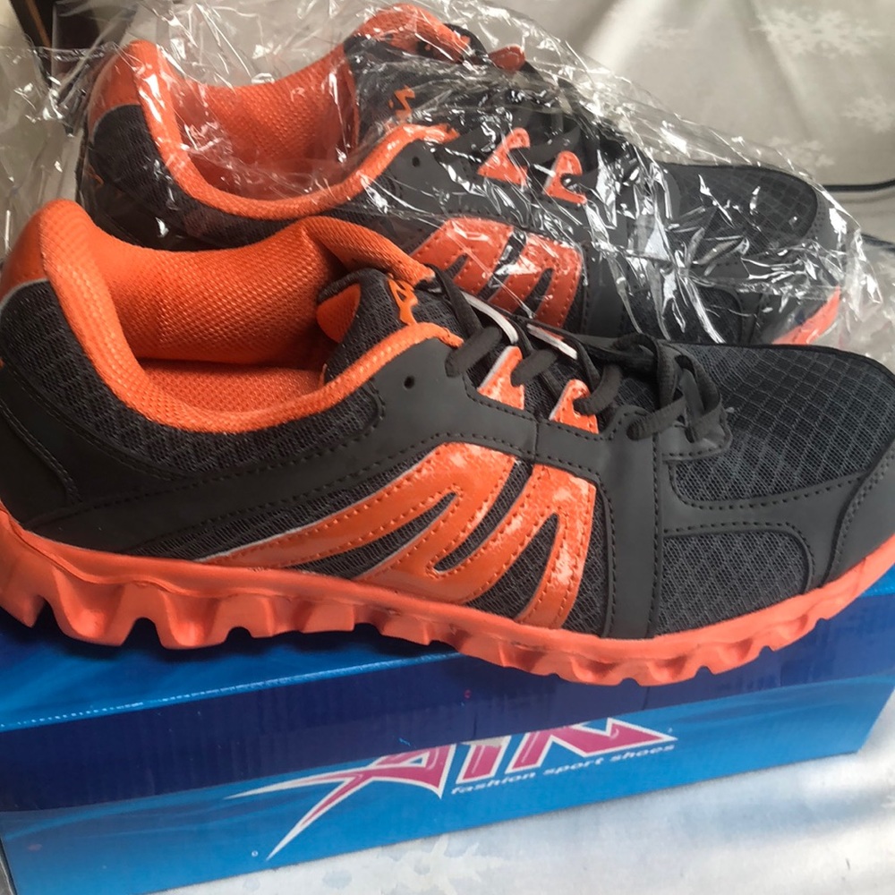 Air Sneakers orange and Grey lace ups